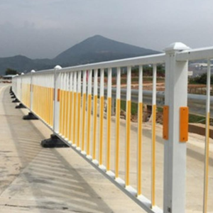 锌钢道路公路防护栏交通安全防撞栅栏马路市政隔离护栏栏杆可定制